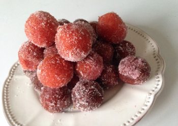 Le castagnole all’Alchermes: la ricetta del Carnevale