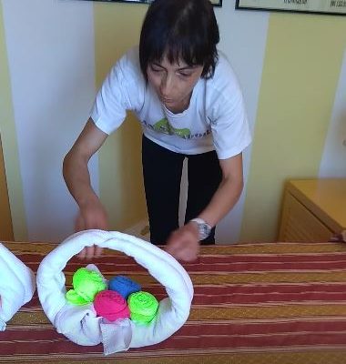 Come fare un bouquet di rose. I magici asciugamani di Stefania